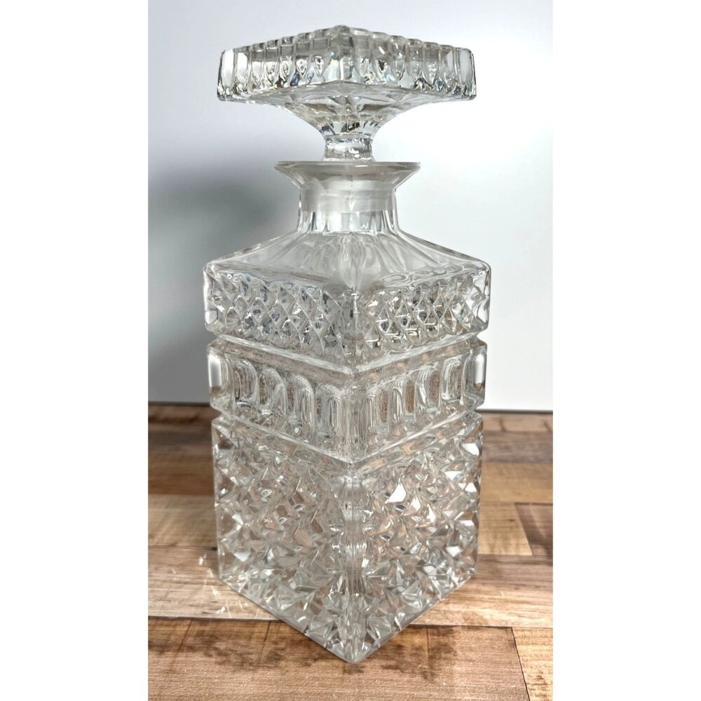 Square Heavy Crystal Glass Decanter Diamond Thumb Print Pattern Decanter